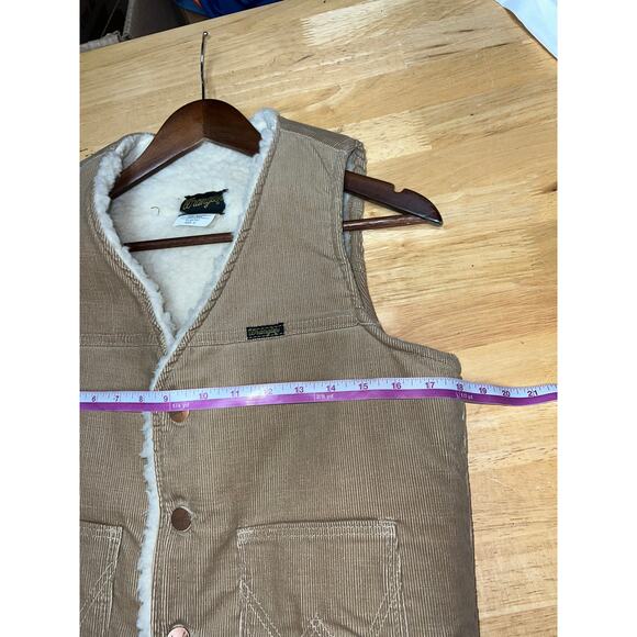 Wrangler Tan Sherpa-Lined Vest - Picture 9 of 10